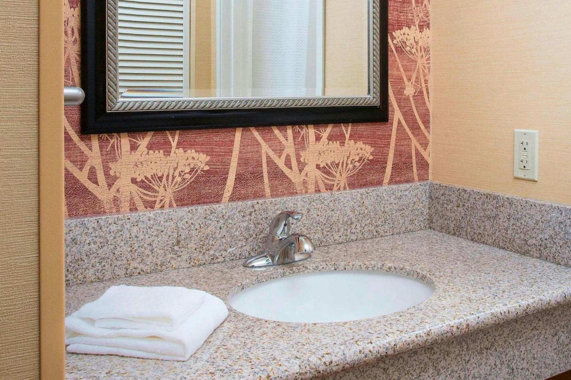 Hotel Courtyard By Marriott